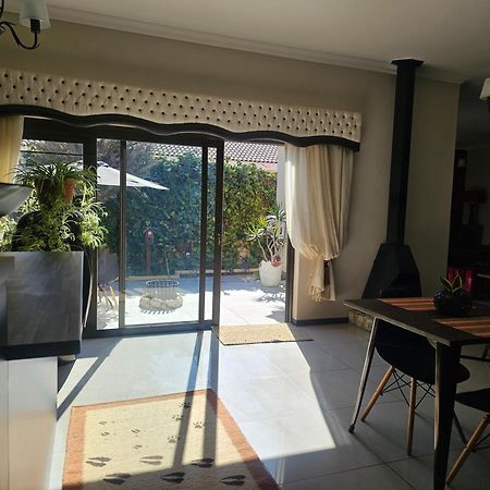 Cora'S Boutique Bed & Breakfast Суакопмунд Екстериор снимка