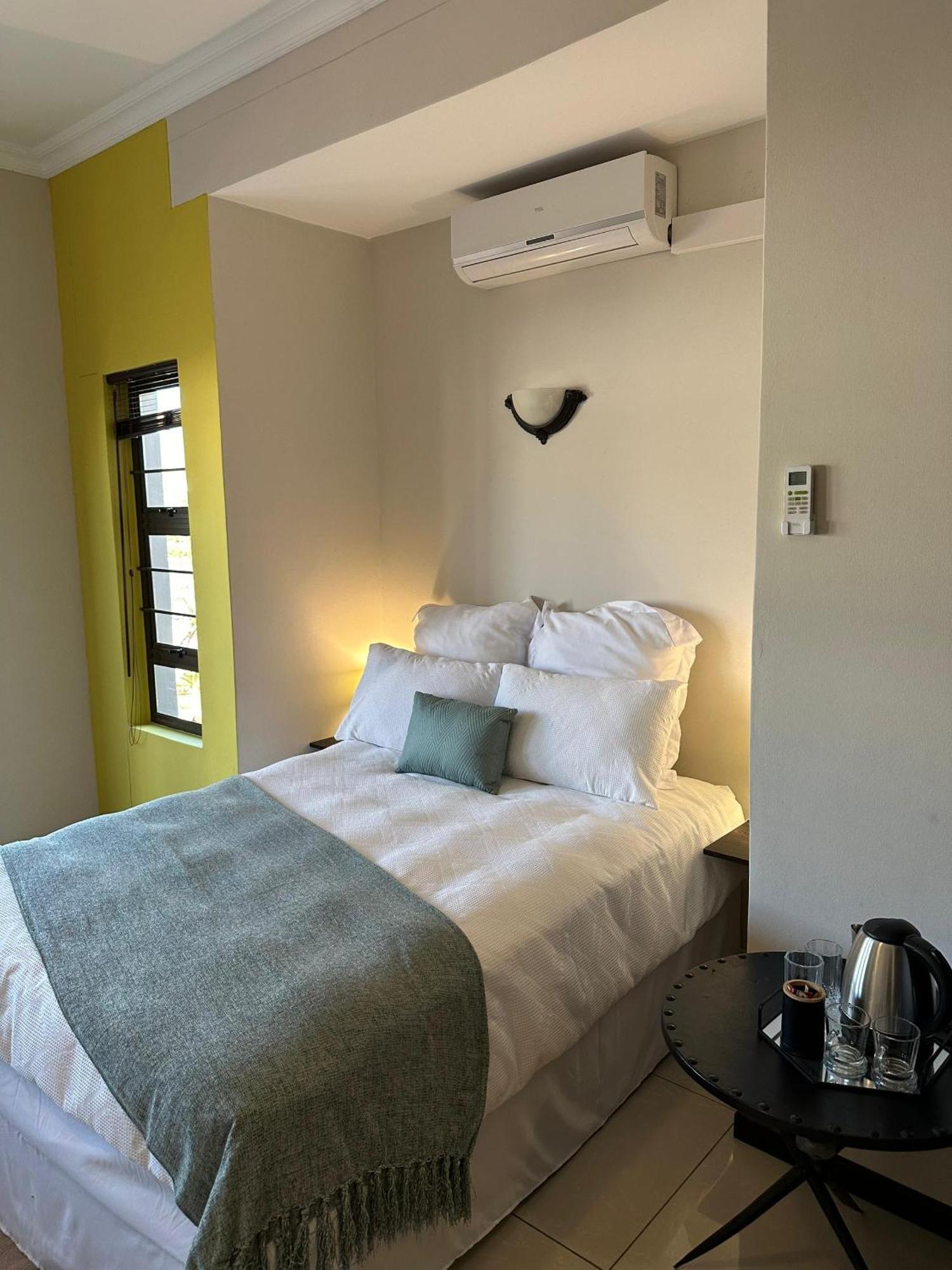 Cora'S Boutique Bed & Breakfast Суакопмунд Стая снимка