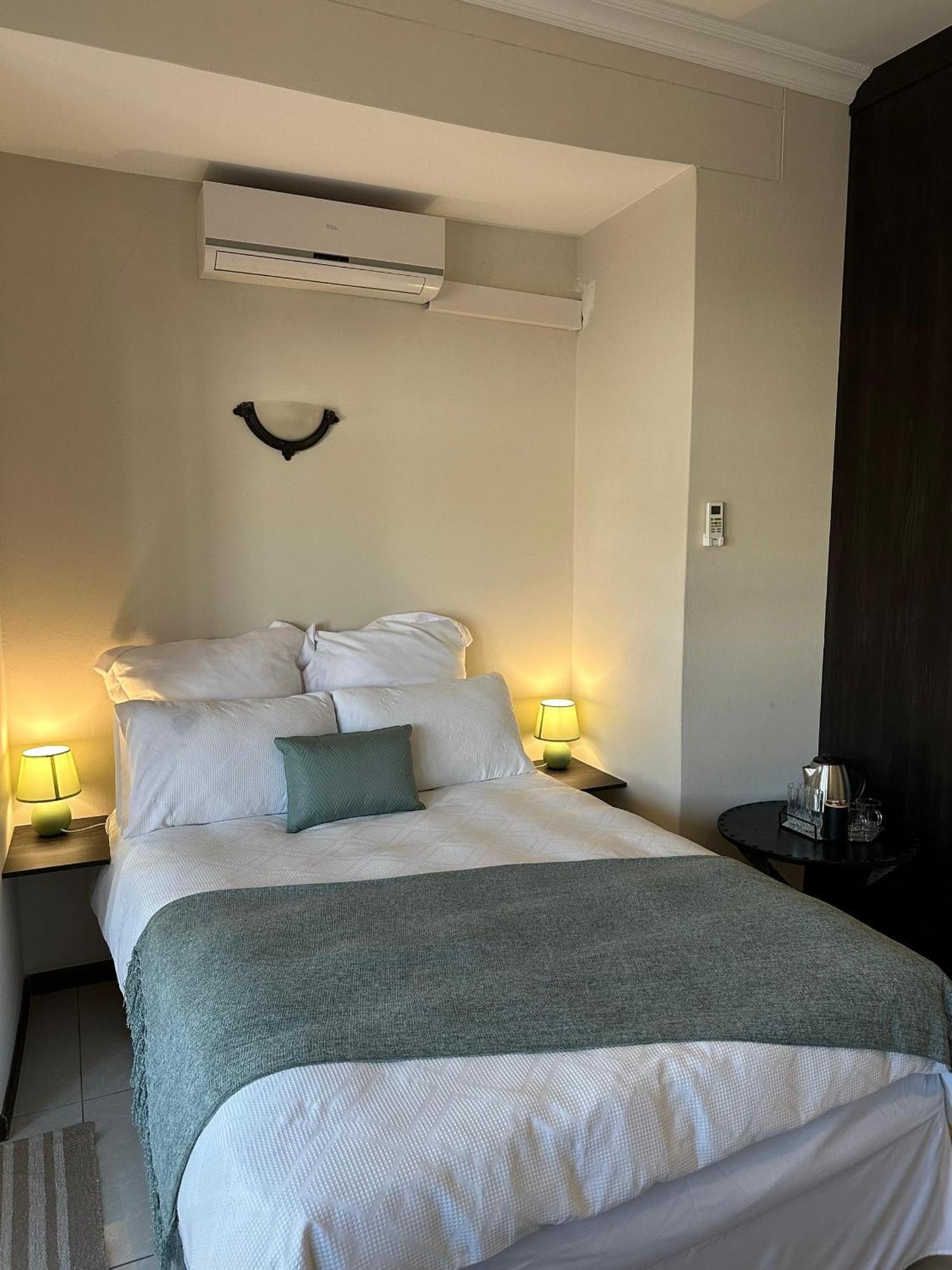 Cora'S Boutique Bed & Breakfast Суакопмунд Стая снимка