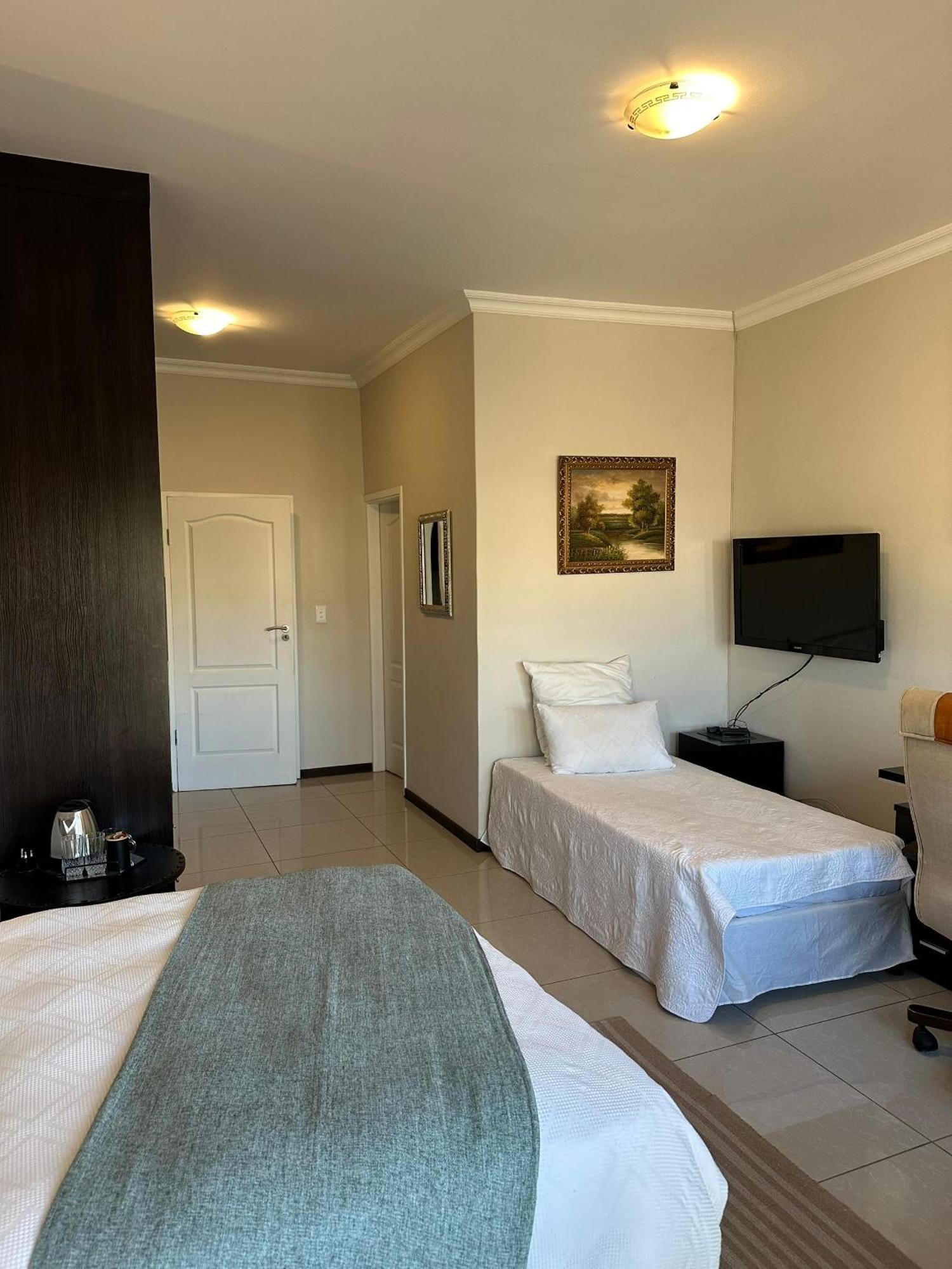 Cora'S Boutique Bed & Breakfast Суакопмунд Екстериор снимка