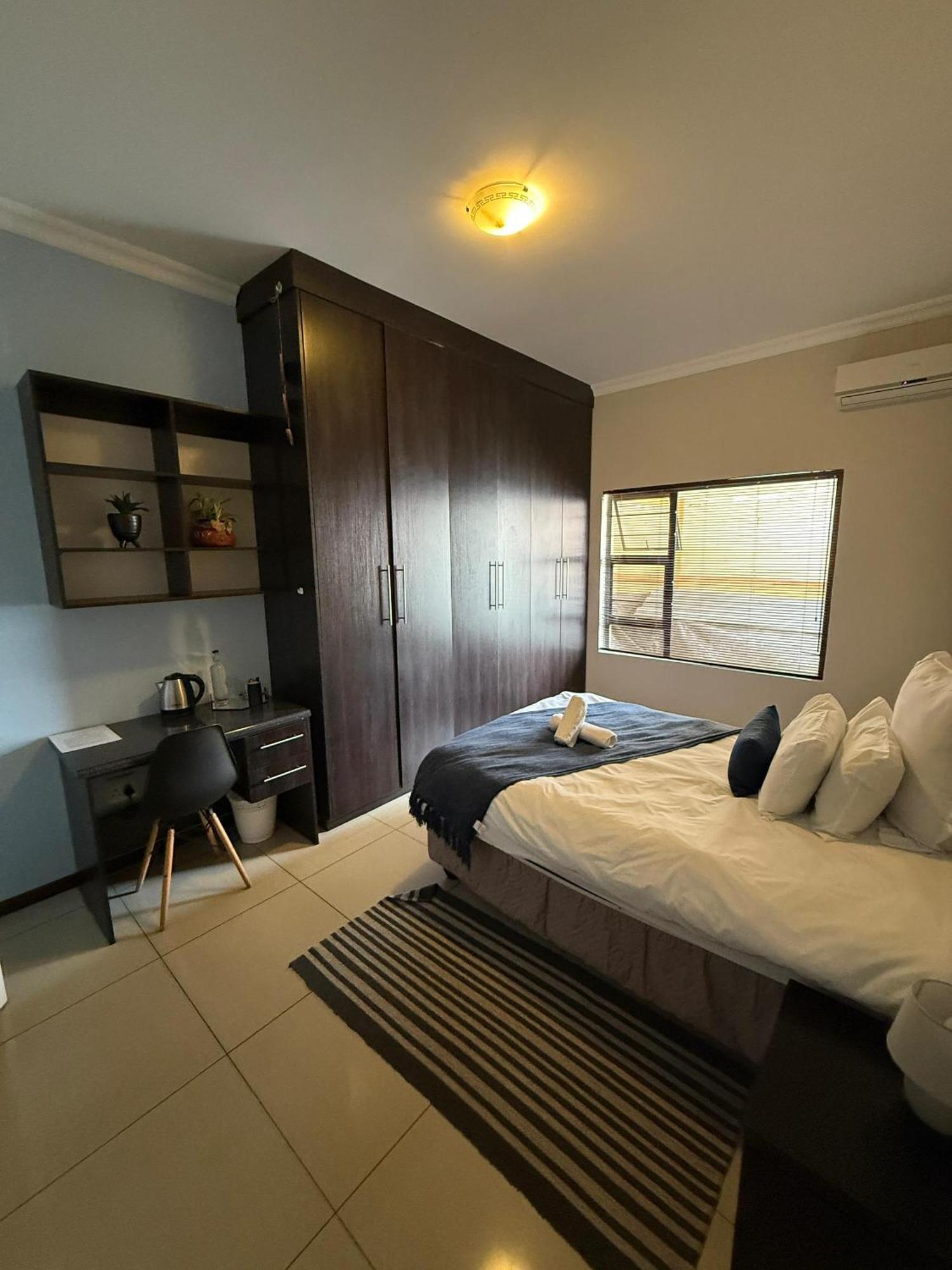 Cora'S Boutique Bed & Breakfast Суакопмунд Екстериор снимка