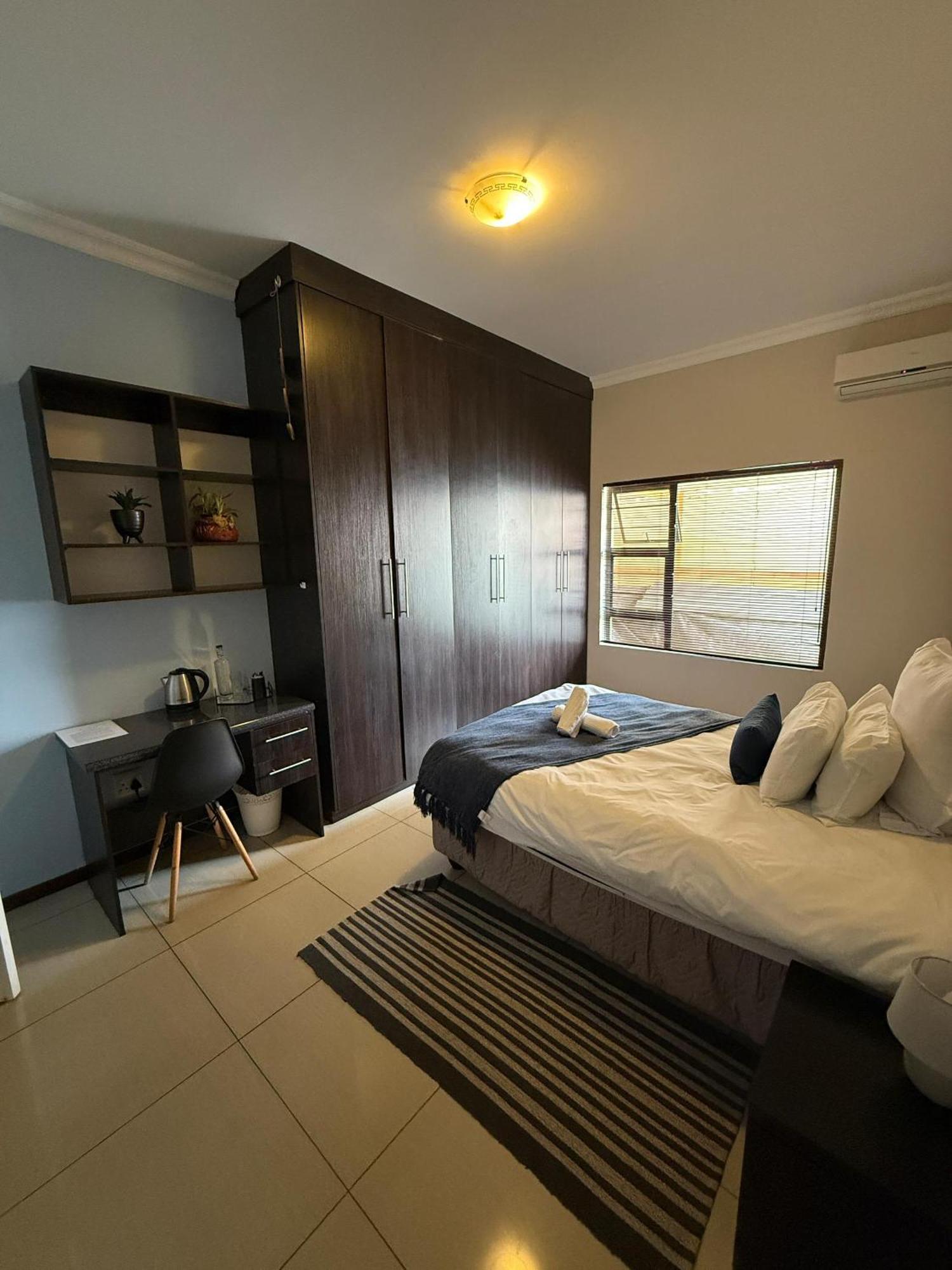 Cora'S Boutique Bed & Breakfast Суакопмунд Екстериор снимка