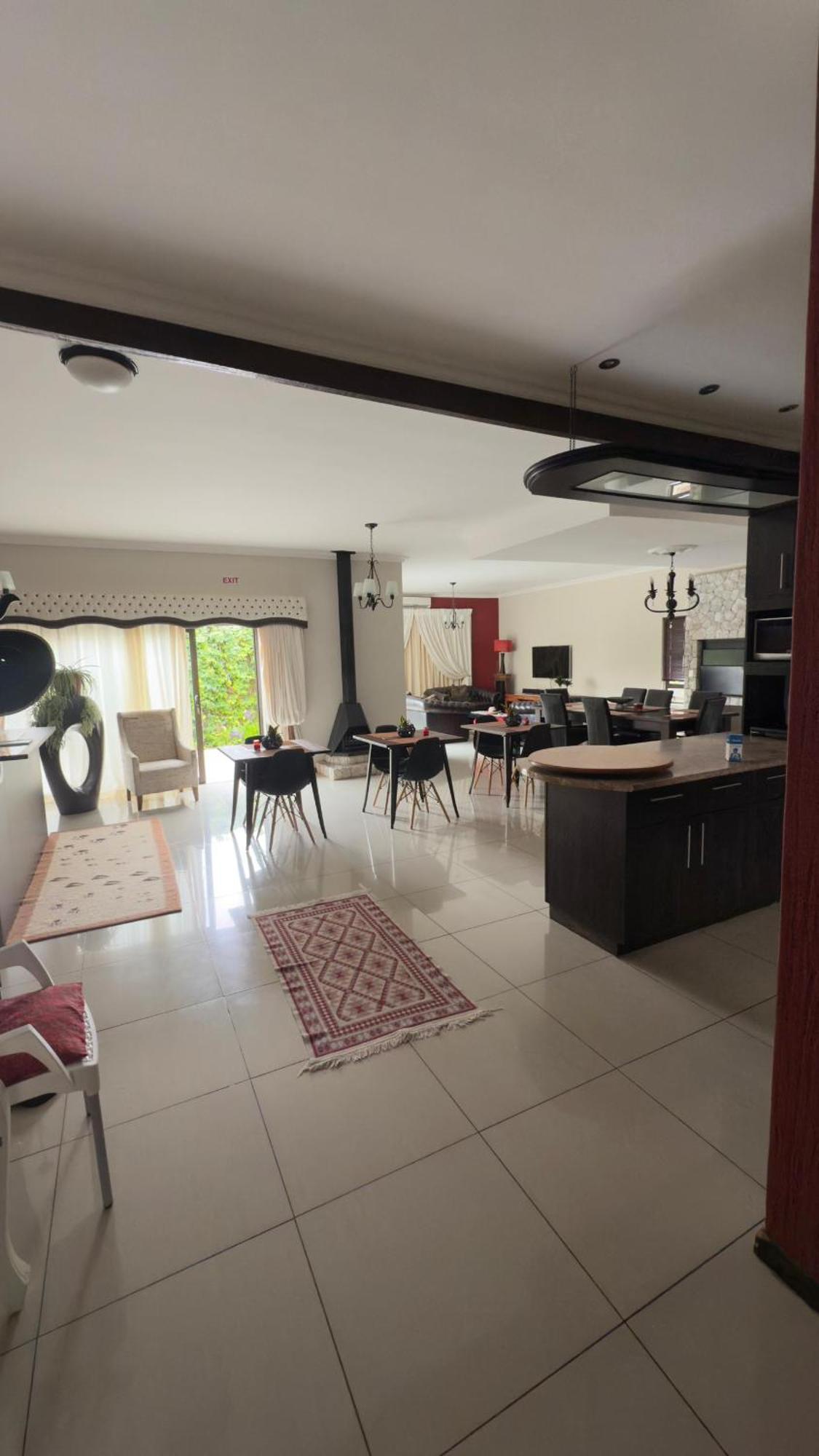 Cora'S Boutique Bed & Breakfast Суакопмунд Екстериор снимка