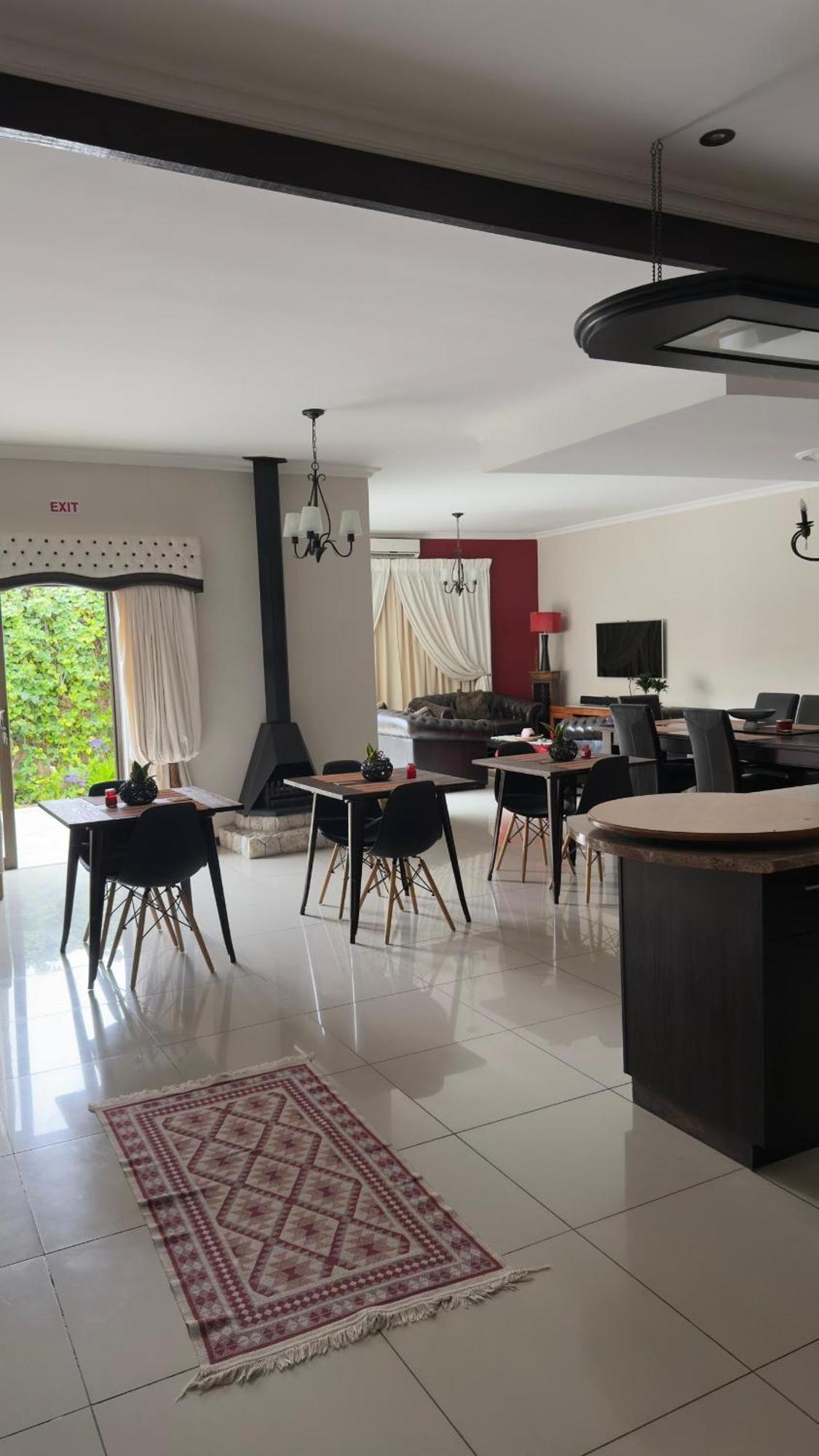 Cora'S Boutique Bed & Breakfast Суакопмунд Екстериор снимка