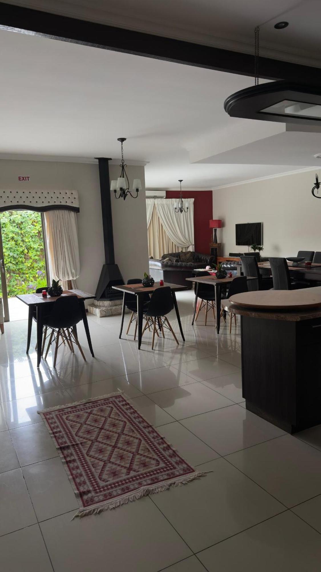 Cora'S Boutique Bed & Breakfast Суакопмунд Екстериор снимка